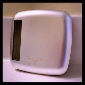 Mary Kay Signature Compact